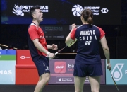 爱游戏官方-韩国队逆转印度队，郑思维刷新纪录