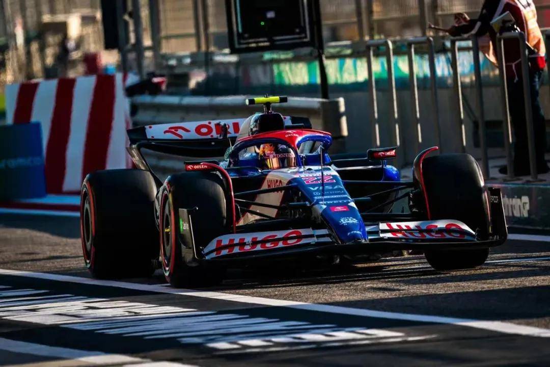 红牛车队轻取红牛二队，诺里斯关键制胜