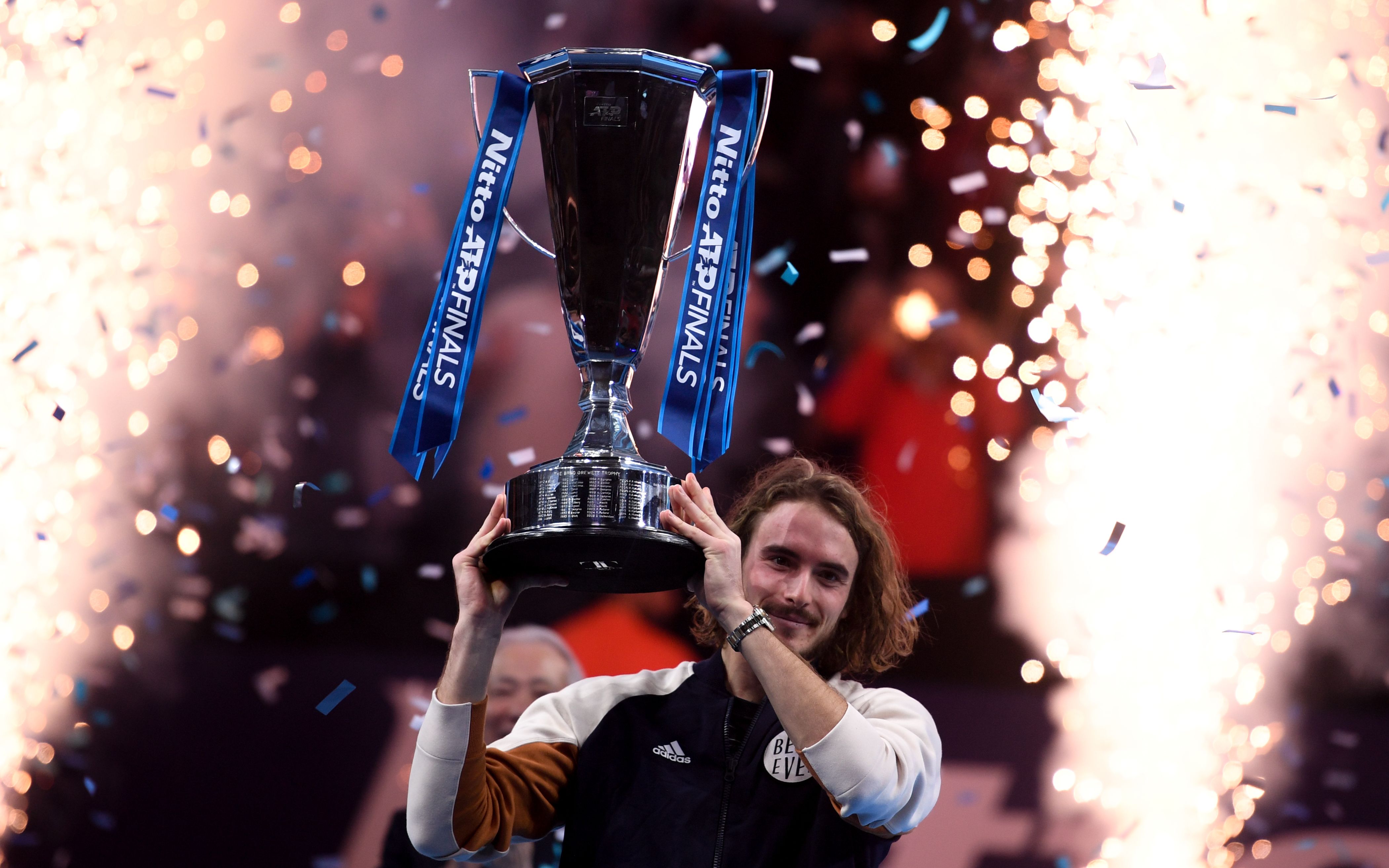 戴维斯杯翻盘年终总决赛,西西帕斯高光表现 戴维斯杯翻盘年终总决赛,西西帕斯高光表现