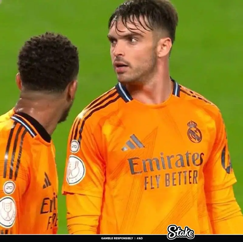 皇家社会后卫助攻破门,展现多面技术实力 皇家社会后卫助攻破门,展现多面技术实力