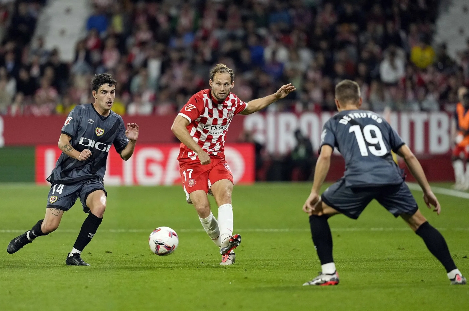 西班牙对决巴尔干强队，备战欧锦赛