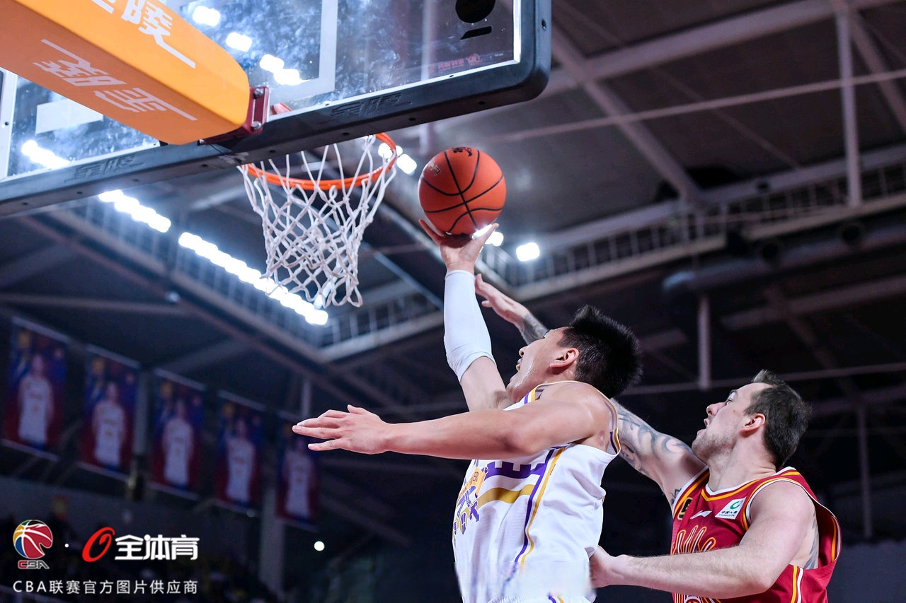 北京北控男篮全队备战总决赛，冲击胜利奖杯