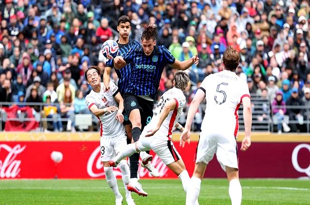 赛季新星闪耀球场,风格各异展示才华惊艳众人 赛季新星闪耀球场,风格各异展示才华惊艳众人