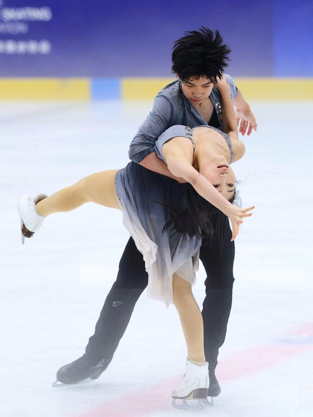 赛季新星闪耀球场,风格各异展示才华惊艳众人 赛季新星闪耀球场,风格各异展示才华惊艳众人