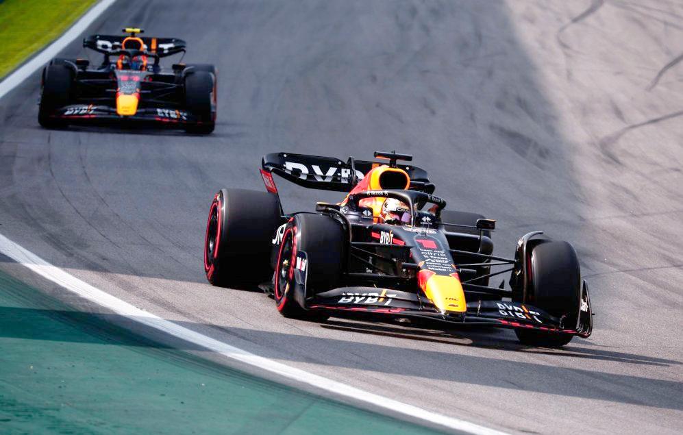 梅赛德斯绝杀红牛车队,佩雷兹统治全场 梅赛德斯绝杀红牛车队,佩雷兹统治全场