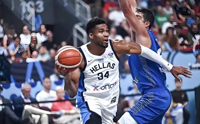 阿德托昆博再次夺下常规赛得分王,实力无可匹敌 阿德托昆博再次夺下常规赛得分王,实力无可匹敌