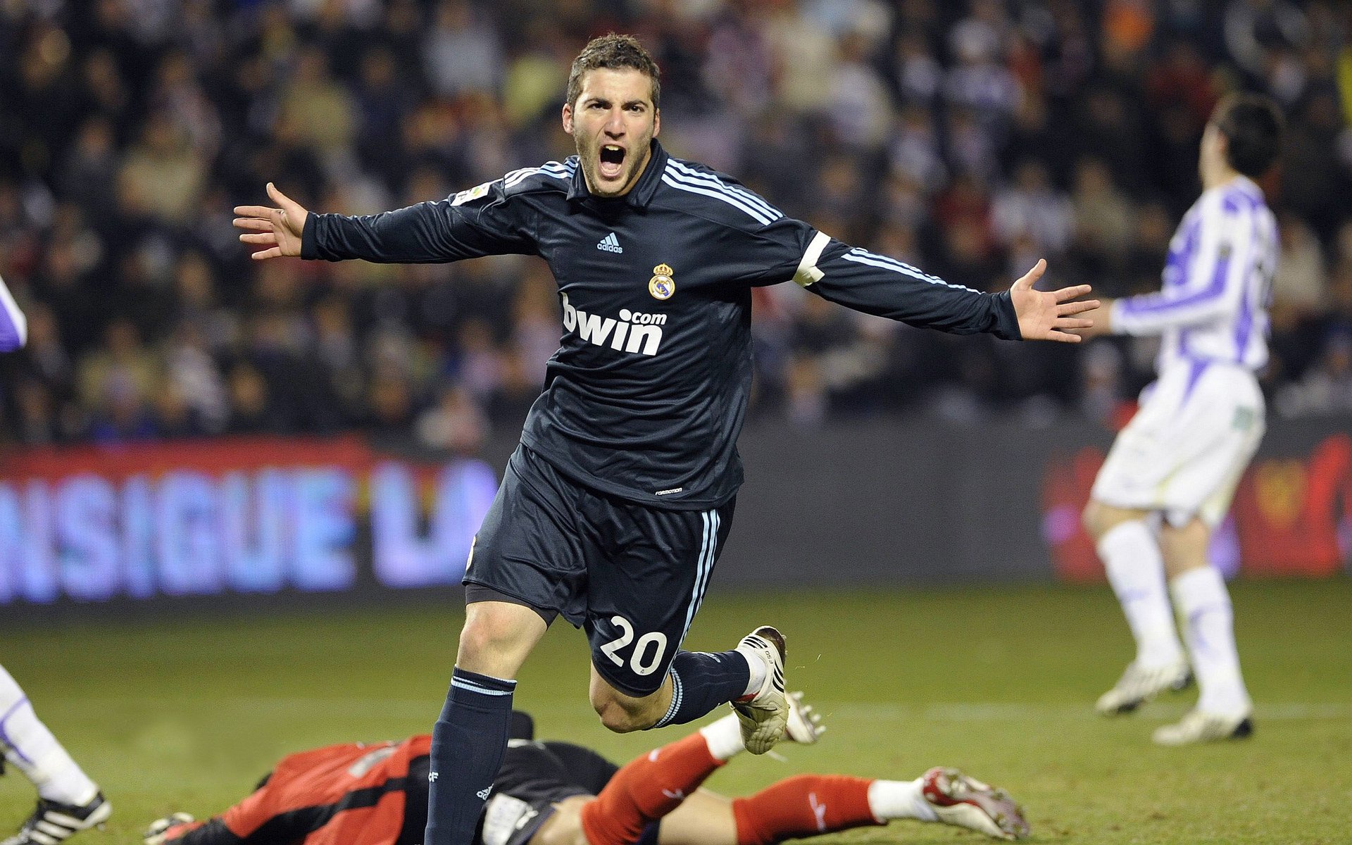 格纳布里扛起全队,英格兰完胜丹麦背后的战术革命与领袖诞生